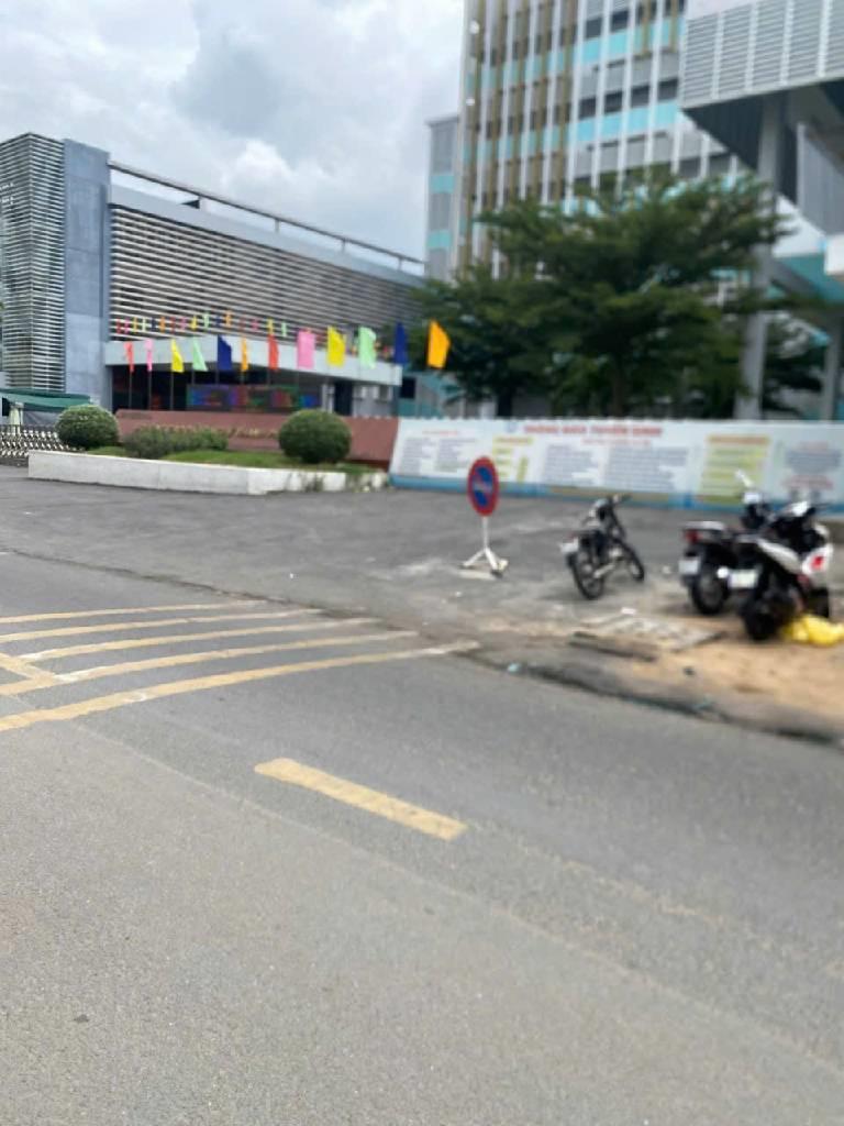 Hẻm xe hơi 1 trục, sạch đẹp, thông thoáng – an ninh, dân trí cao chỉ 4,5 tỷ.